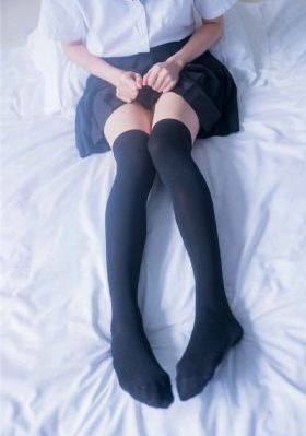 美女脱的光溜溜让男人看_720免费观看超清