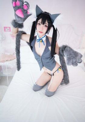 扒开女人内裤边吃奶边摸_BD英语超清免费观看